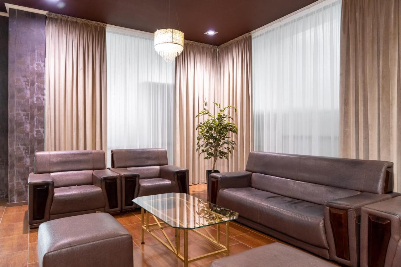 אסטנה Azamat Hotel מראה חיצוני תמונה