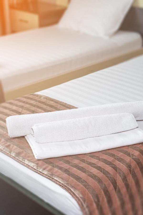 אסטנה Azamat Hotel מראה חיצוני תמונה